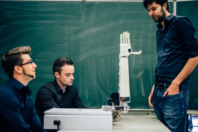 This 3D-printed robotic arm is built for sign language