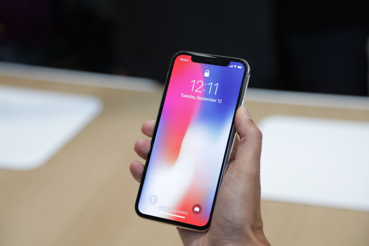 Tests give iPhone X display top honors, but camera is merely competitive