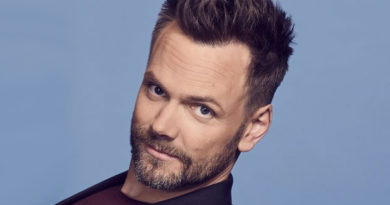 Joel McHale to Host Weekly Netflix Topical Show