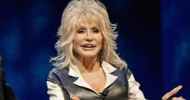 Netflix Orders Anthology Based on Dolly Parton's Life
