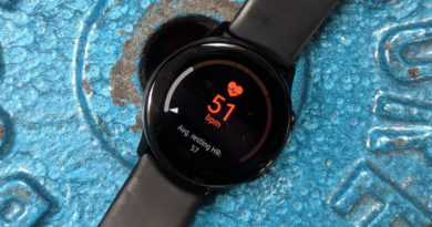 Samsung Galaxy Watch Active 2 allegedly shown off in a bunch of pics