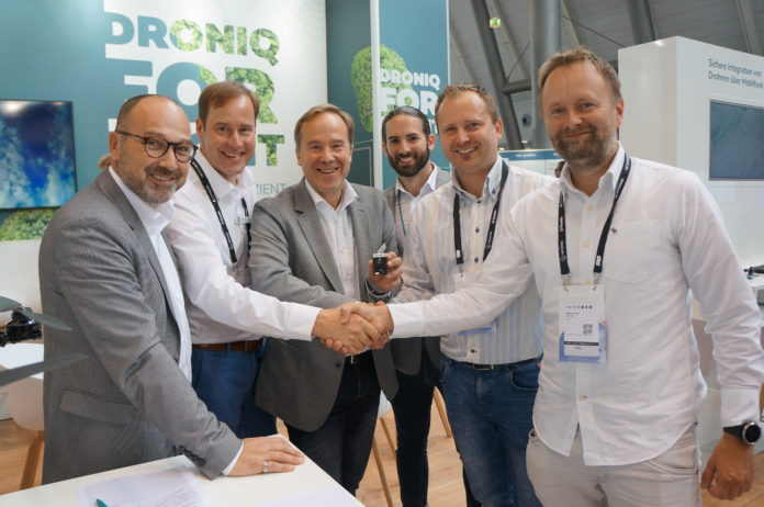 Droniq and Aerobits agree to work together on standards for drone tracking
