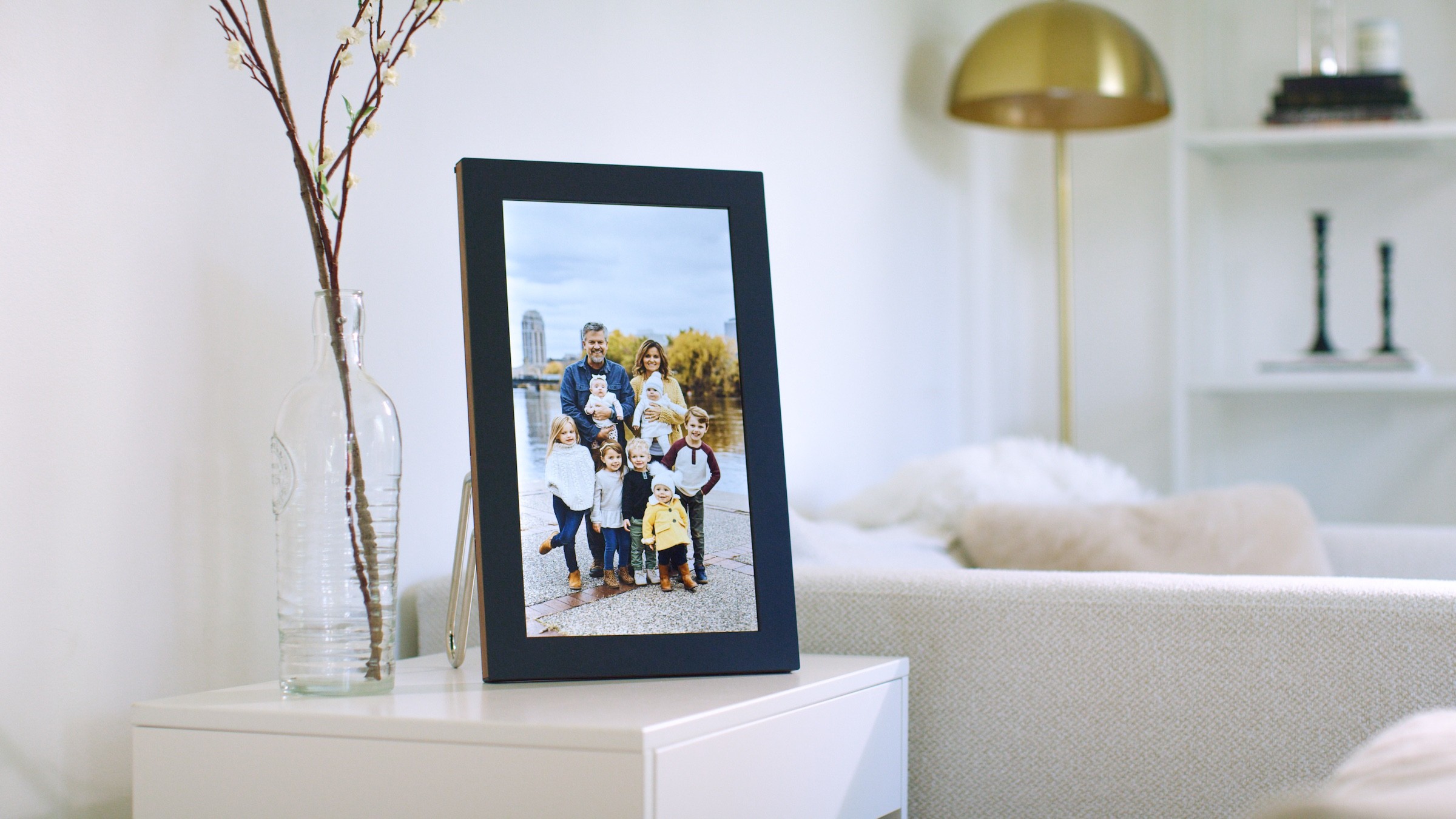 Netgear debuts a new 15.6-inch Meural WiFi Photo Frame with automatic album syncing