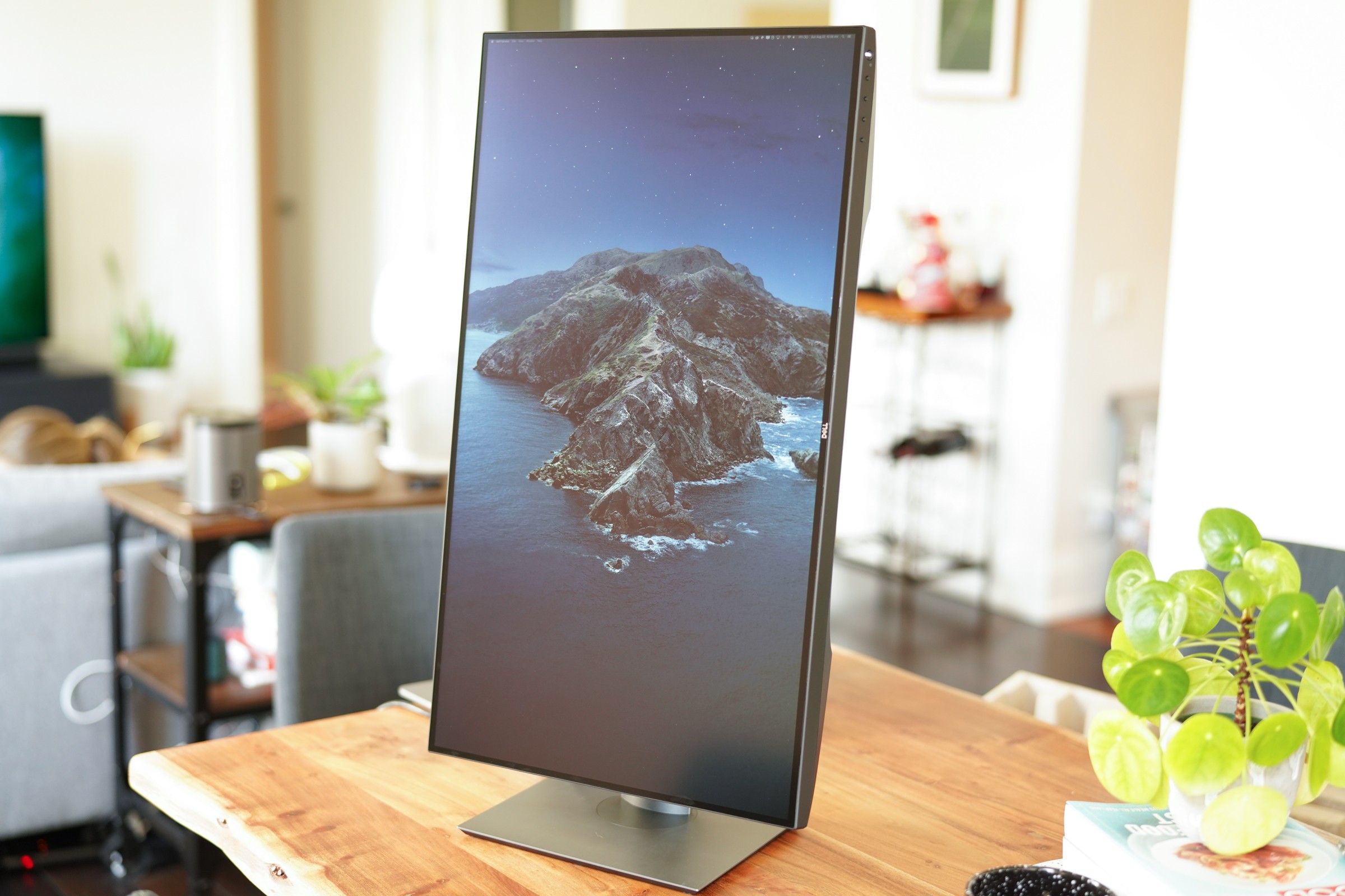 Dell’s U3219Q 32-inch 4K monitor provides a perfect home office upgrade