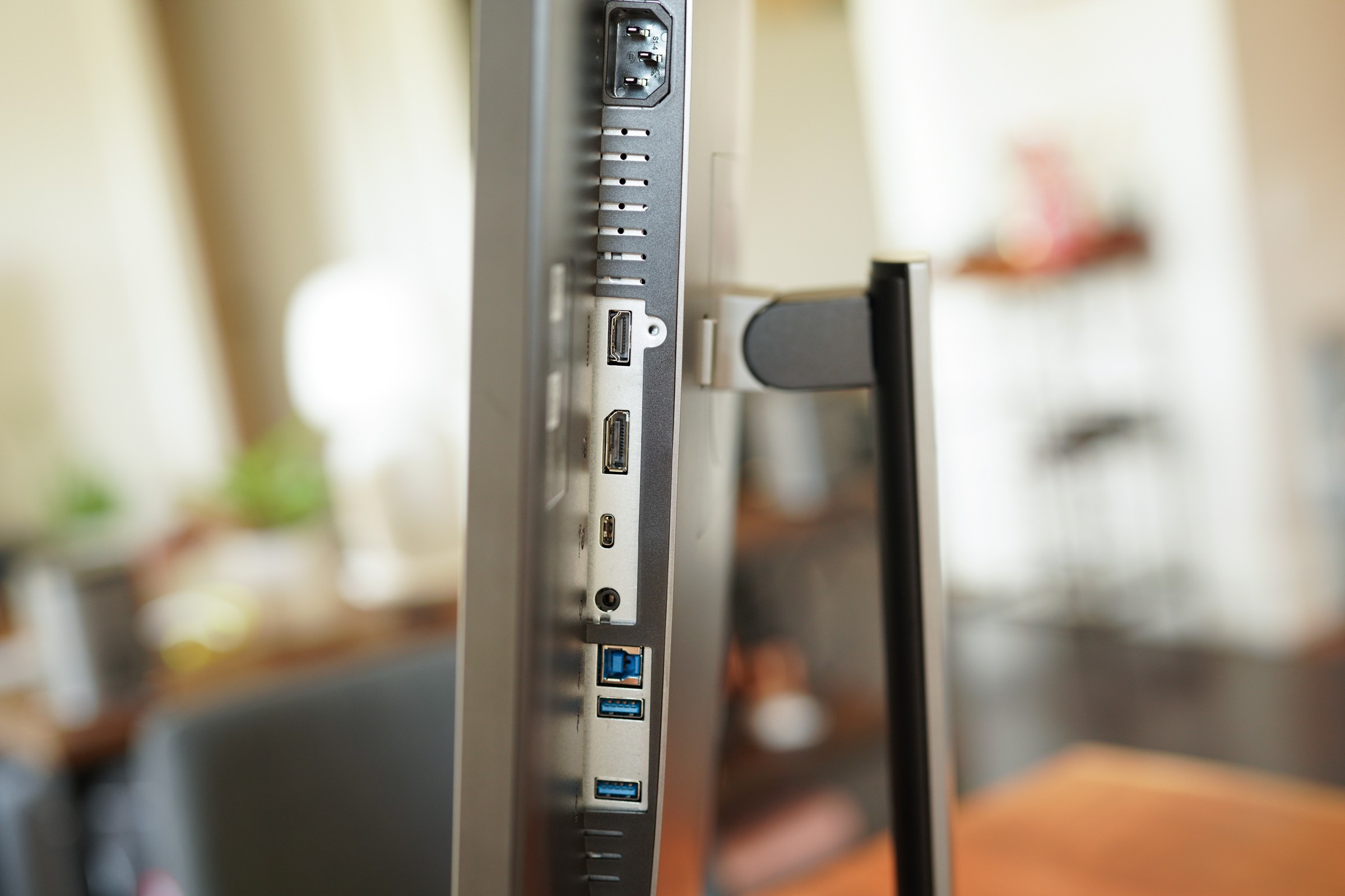 Dell’s U3219Q 32-inch 4K monitor provides a perfect home office upgrade